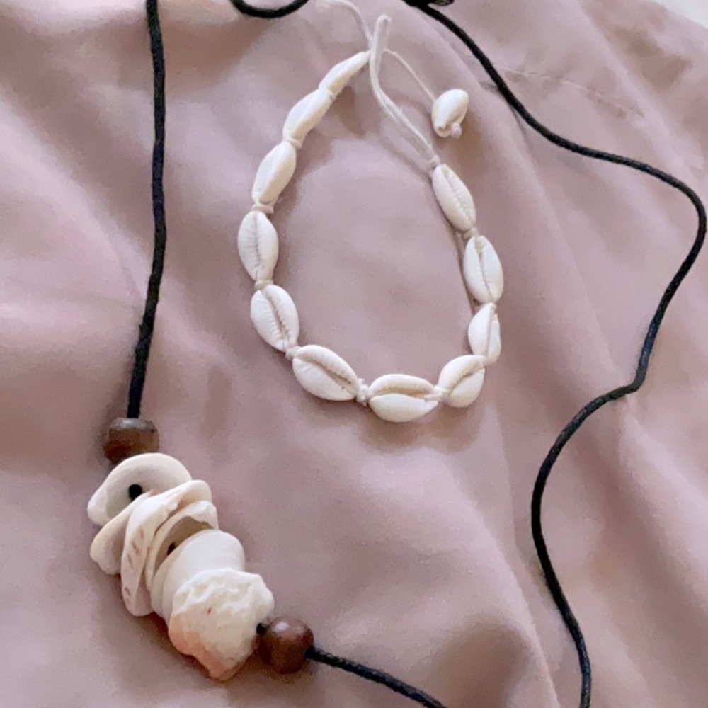 Shell necklace and bracelet
